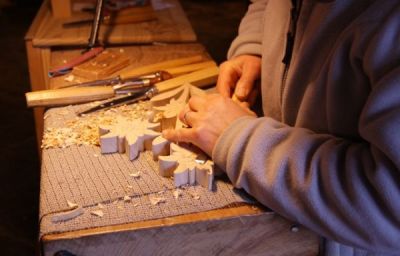 Houtsnijwerk met guts