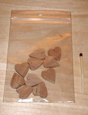 10 miniatuur doorboorde harten om op te hangen, om te versieren voor bruiloft, valentijnsdag, houten bruiloft