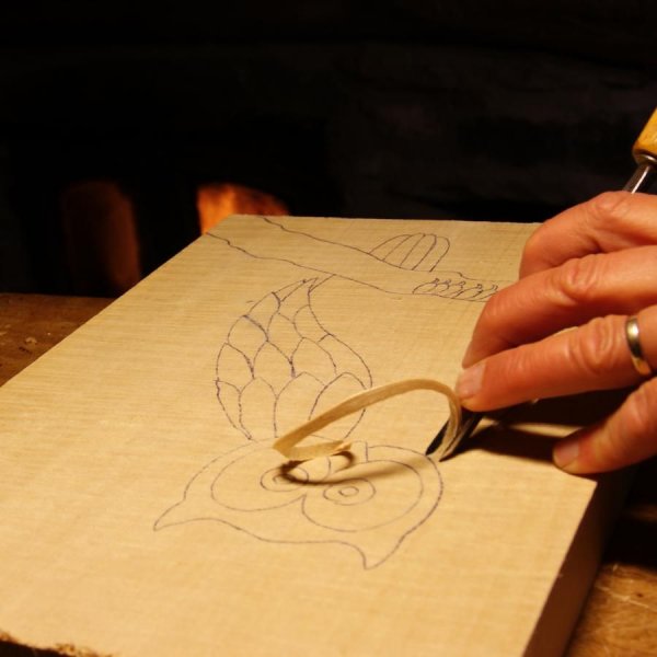 Laag reli&euml;f gesneden uil handgemaakt in Savoie