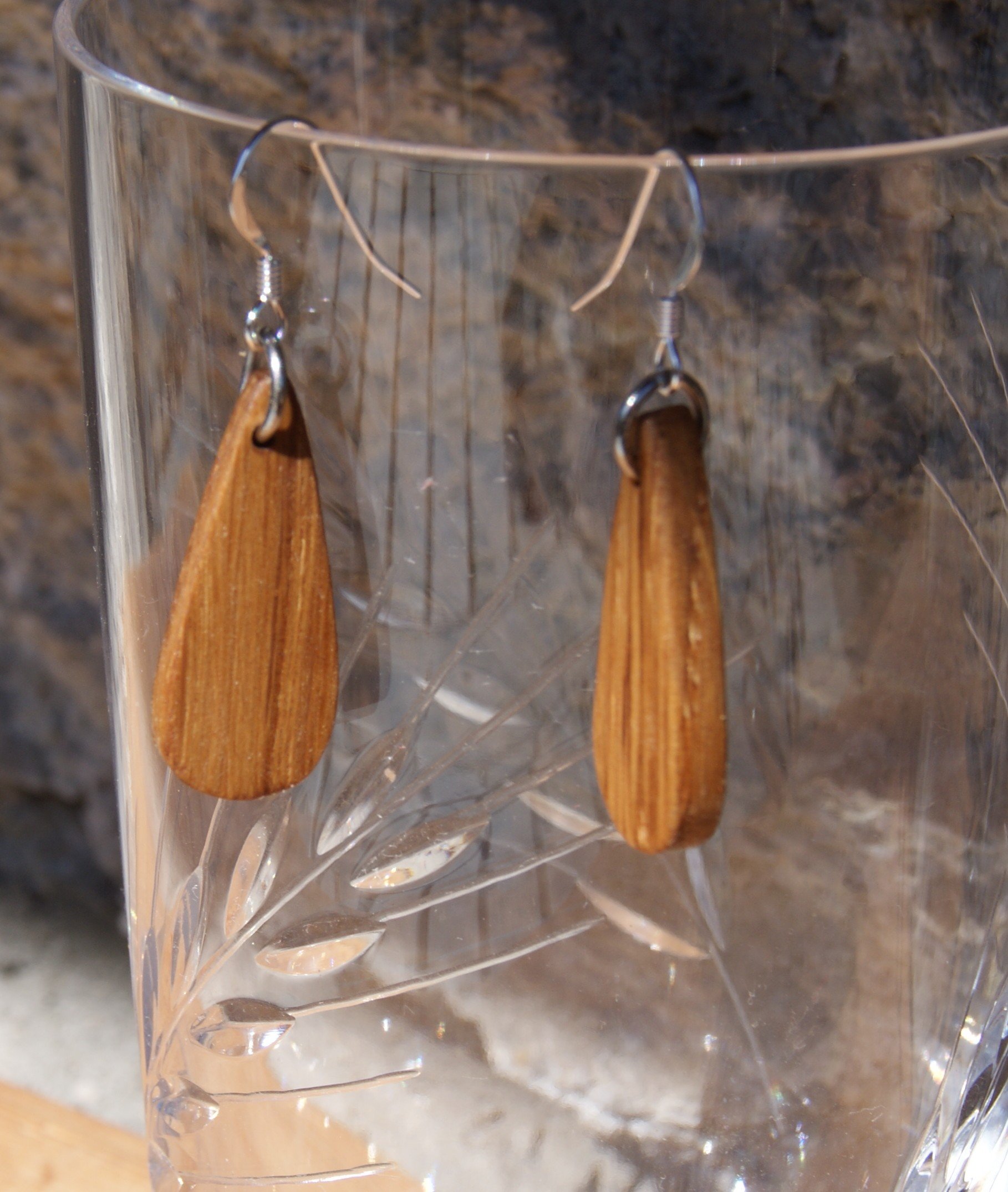 beukenhouten oorbellen ethische houten sieraden, natuurjuwelen, handgemaakt