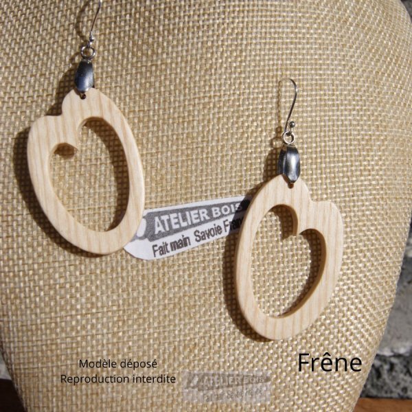ovale beukenhouten oorbel handgemaakt houten sieraad, geometrische vorm