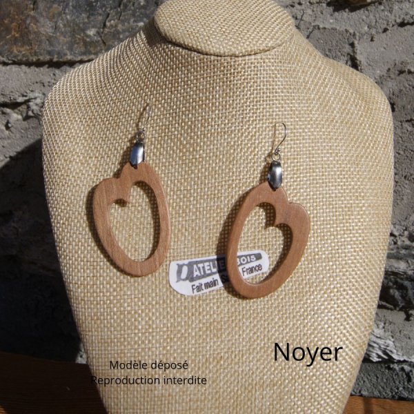 ovale beukenhouten oorbel handgemaakt houten sieraad, geometrische vorm