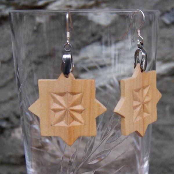 oorbellen gesneden sieraden natuur massief hout kersenhout handgemaakt