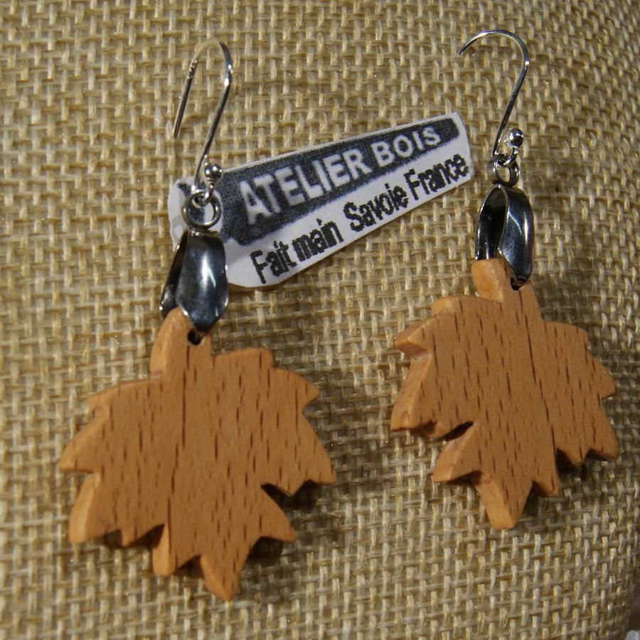 esdoornblad oorbellen van beukenhout ethische houten sieraden, natuurjuwelen, handgemaakt