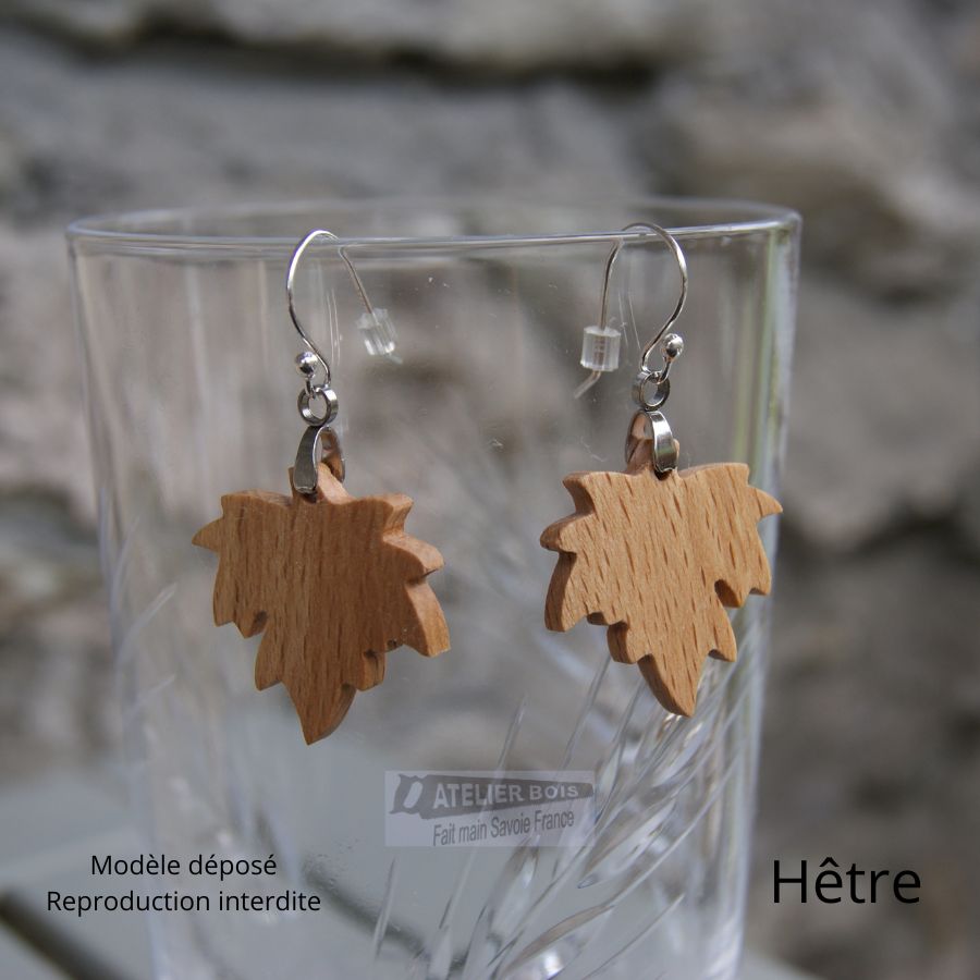 esdoornblad oorbellen van beukenhout ethische houten sieraden, natuurjuwelen, handgemaakt