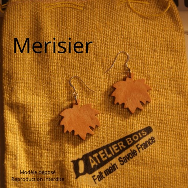 esdoornblad oorbellen van beukenhout ethische houten sieraden, natuurjuwelen, handgemaakt