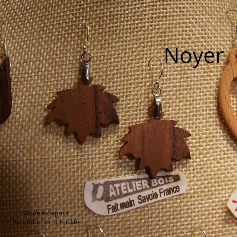 esdoornblad oorbellen van beukenhout ethische houten sieraden, natuurjuwelen, handgemaakt