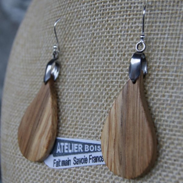 eiken drop oorbellen ethische houten sieraden, natuurjuwelen gewaxt, handgemaakt