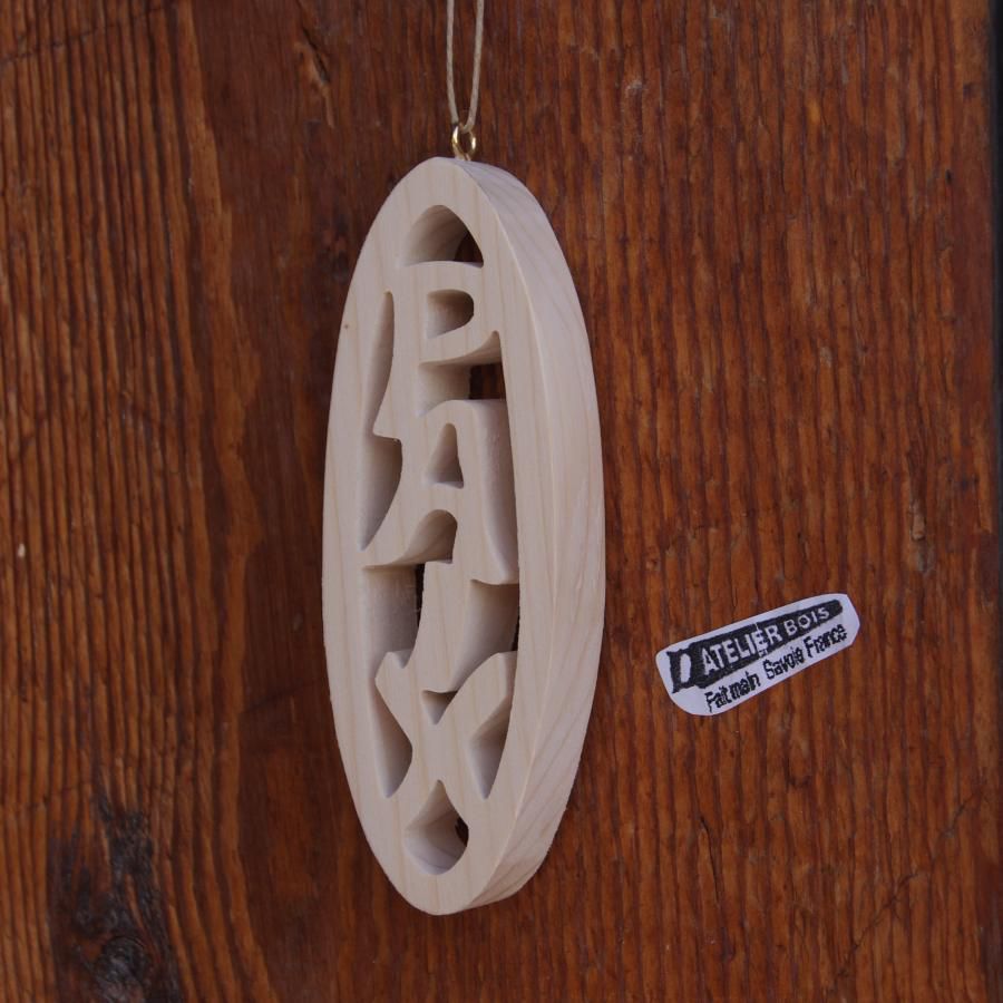 Kerstbal 12 cm in hout, rustig gesneden, om op te hangen, handgemaakt, decoratie