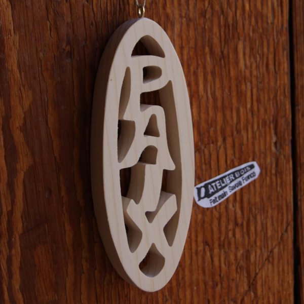 Kerstbal 12 cm in hout, rustig gesneden, om op te hangen, handgemaakt, decoratie