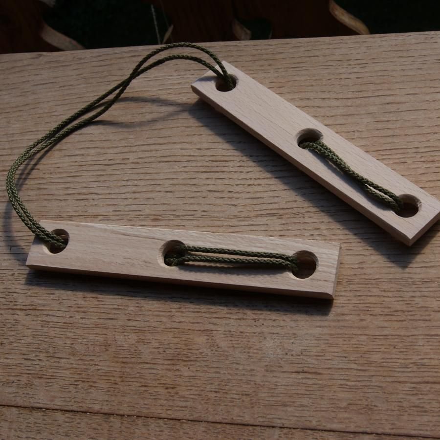 De gevangene hoofdkrabber hout en touw