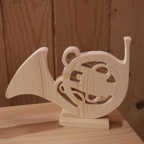 houten hoorn gemonteerd op een basis decoratie, handgemaakte bruiloft centerpiece origineel geschenk hoornspeler