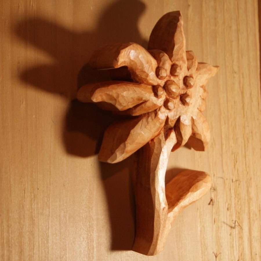 Houten Edelweiss, met de hand gesneden en in de was gezet in kersenhout, chaletdecoratie, lindeboom