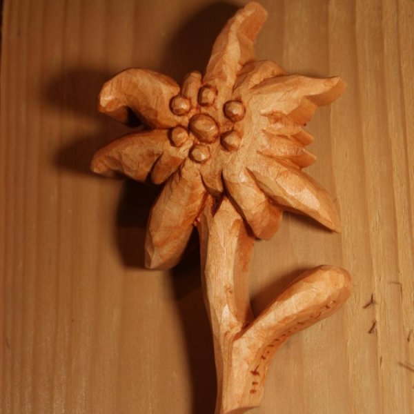Houten Edelweiss, met de hand gesneden en in de was gezet in kersenhout, chaletdecoratie, lindeboom