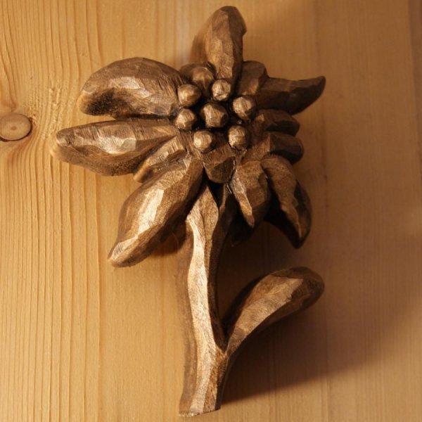 Edelweiss in hout, met de hand gesneden en in de was gezet, walnoot toon, linde, sculptuur, interieur decoratie