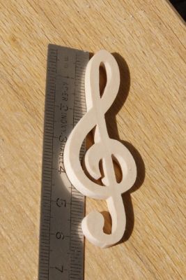 Beeldje dreg 6 cm decoratie muziekthema handgemaakt massief hout versiering scrapbooking