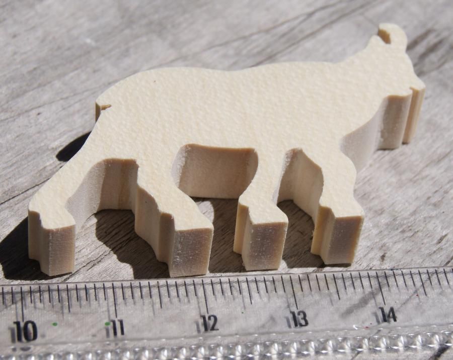 Houten miniatuur gemsfiguur om bergthema te versieren