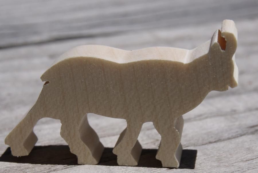 Houten miniatuur gemsfiguur om bergthema te versieren