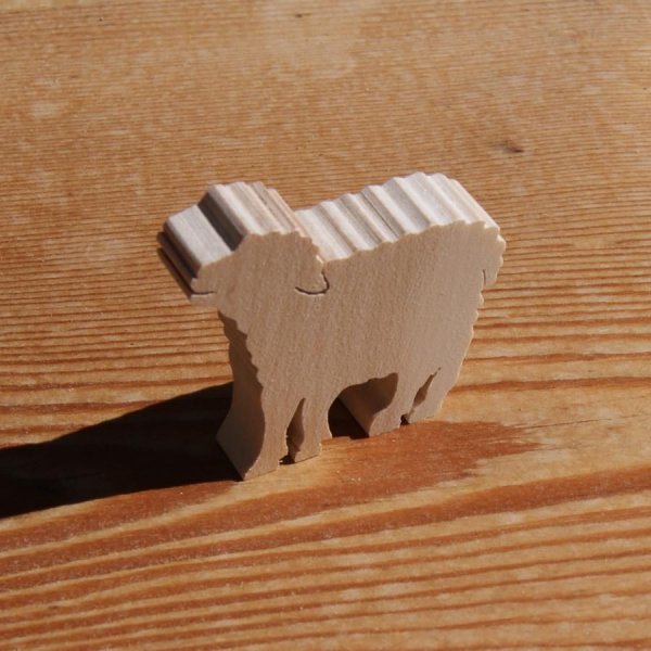 Miniatuur schaap, lam, ooi houten beeldje om te versieren