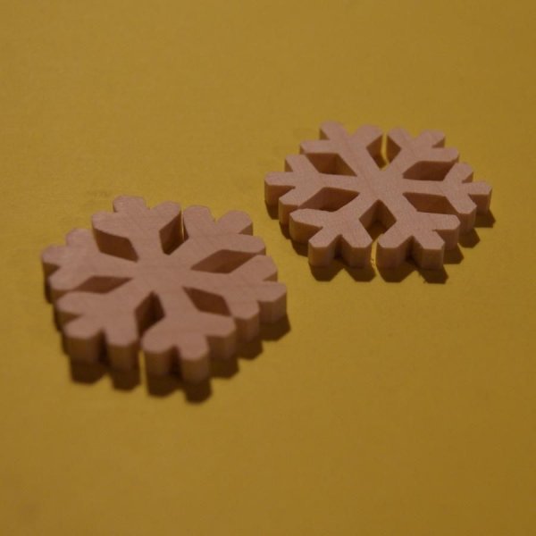 Sneeuwvlok met 6 geboorde takken, kerstversiering, om te versieren, massief hout, om in uw boom te hangen