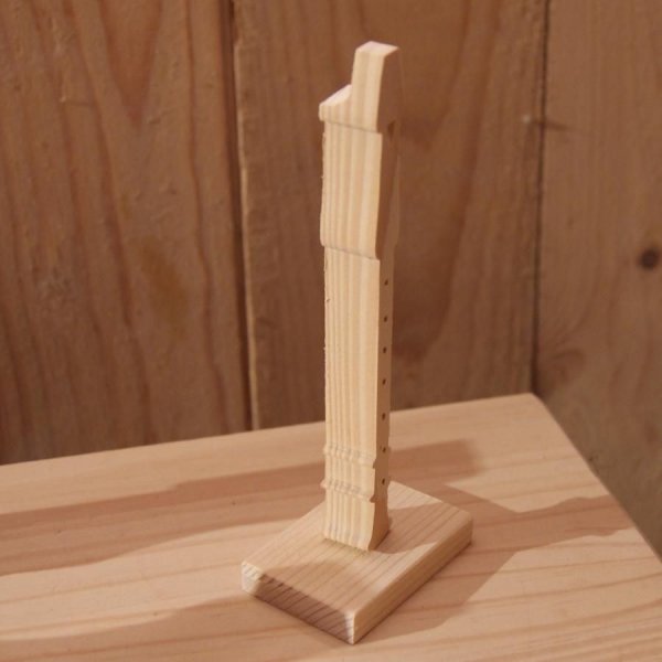 Massief houten blokfluit ht 20 cm handgemaakt interieur decoratie muziek cadeau fluitist