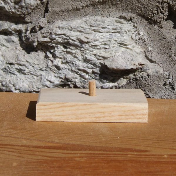 elektrische gitaar gemonteerd op een 15cm hoge voet, handgemaakt massief hout, bruiloft tafeldecoratie