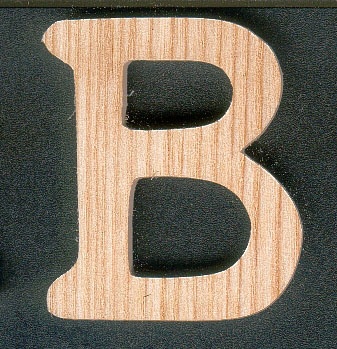 Letter B te verlijmen in essenhout hoogte 5 cm dikte 5 mm
