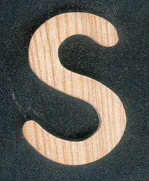 Letter S in massief essenhout, te schilderen en te lijmen