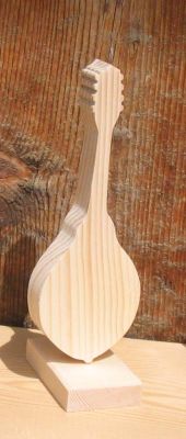 mandoline gemonteerd op een voetstuk decoratie houten instrument, handgemaakt