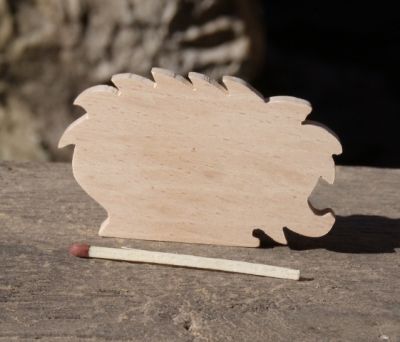 handgemaakte massief beukenhouten trouwplaatskaart voor vis verjaardagsfeest thema bos of natuur