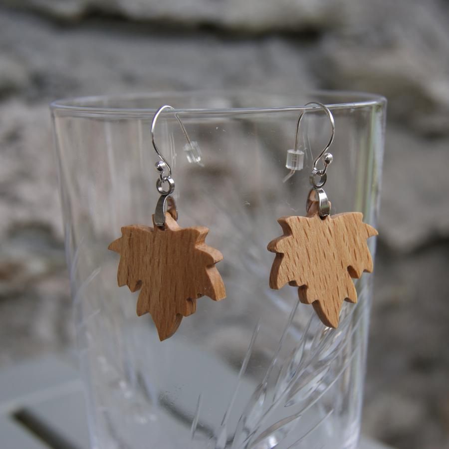 Esdoornblad ketting van beukenhout, handgemaakte gespen en hanger