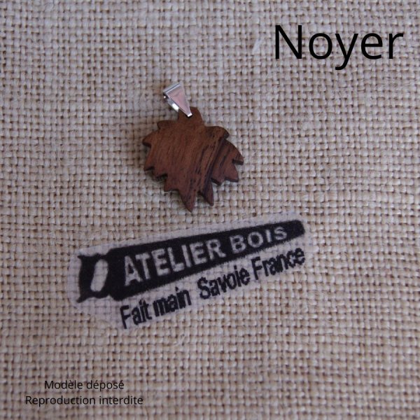 hanger esdoornblad van gewaxt beukenhout ethisch sieraad, handgemaakt