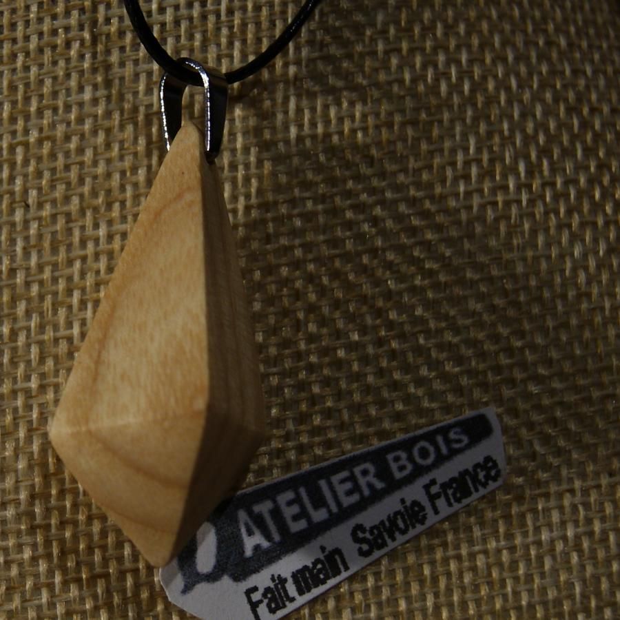 hanger van gewaxt essenhout, ethisch juweel, handgemaakt, piramidevorm