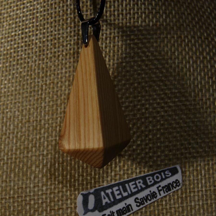 hanger van melezehout, piramidevorm, ethisch gewaxt juweel, handgemaakt