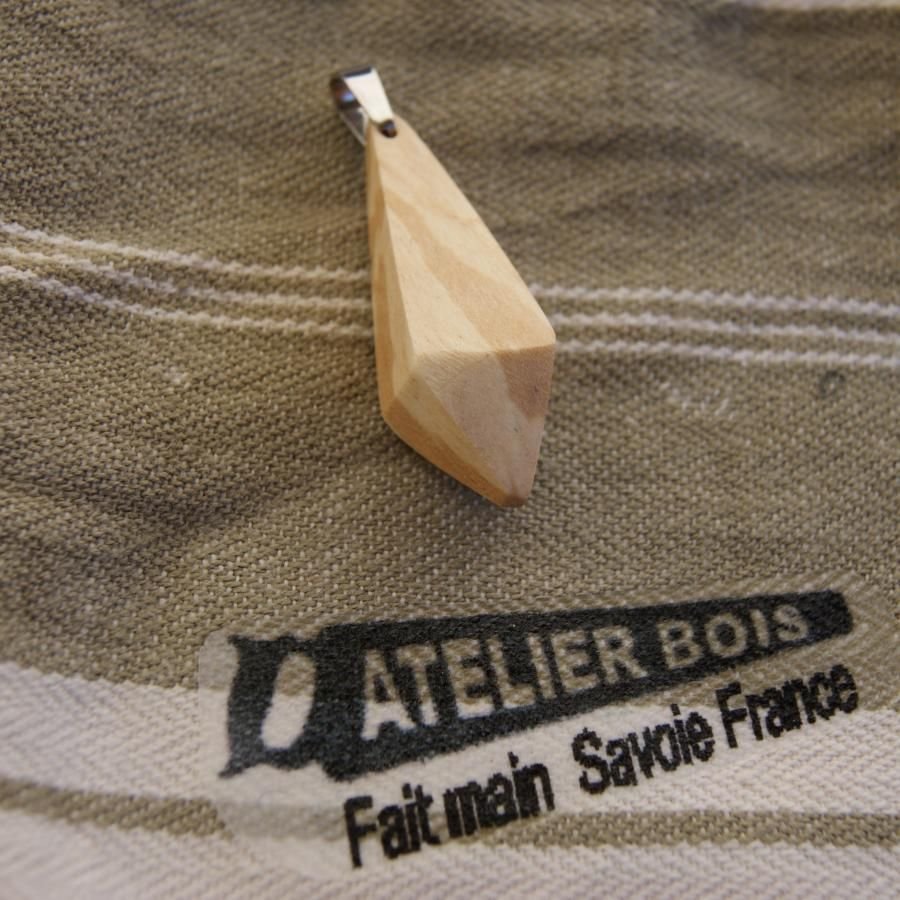hanger van gewaxt berkenhout, ethisch juweel, handgemaakt, piramidevorm