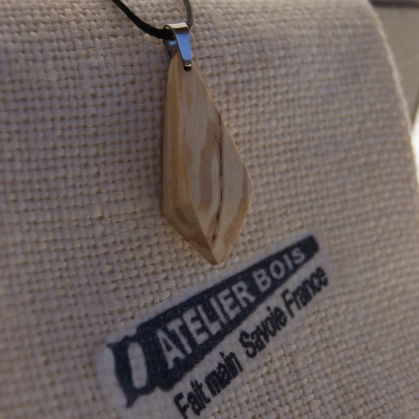 hanger van gewaxt berkenhout, ethisch juweel, handgemaakt, piramidevorm