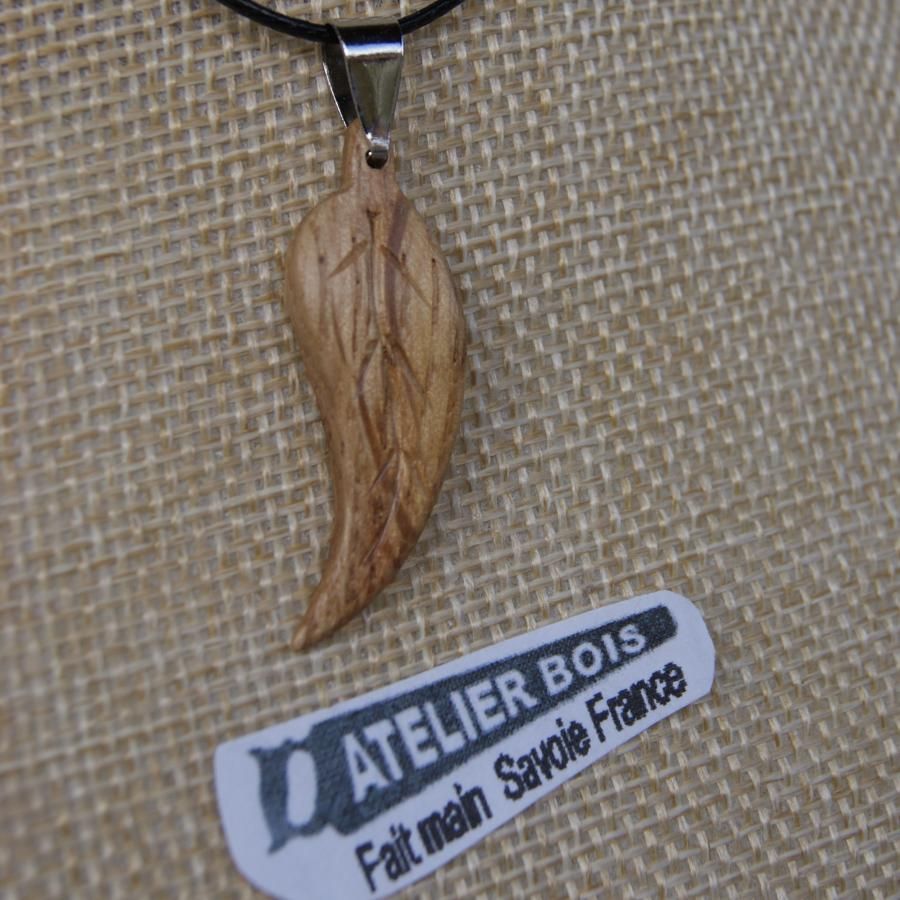 bladhanger gewaxt eikenhout, handgemaakt juweel in massief hout, met ribben