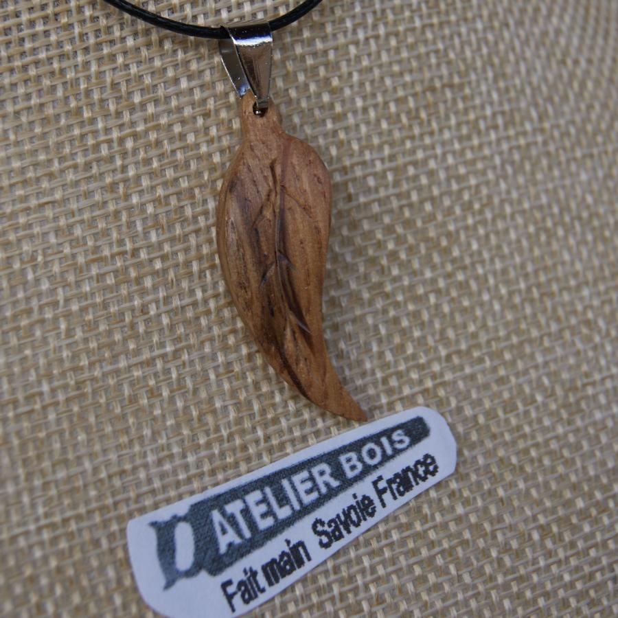 bladhanger gewaxt eikenhout, handgemaakt juweel in massief hout, met ribben