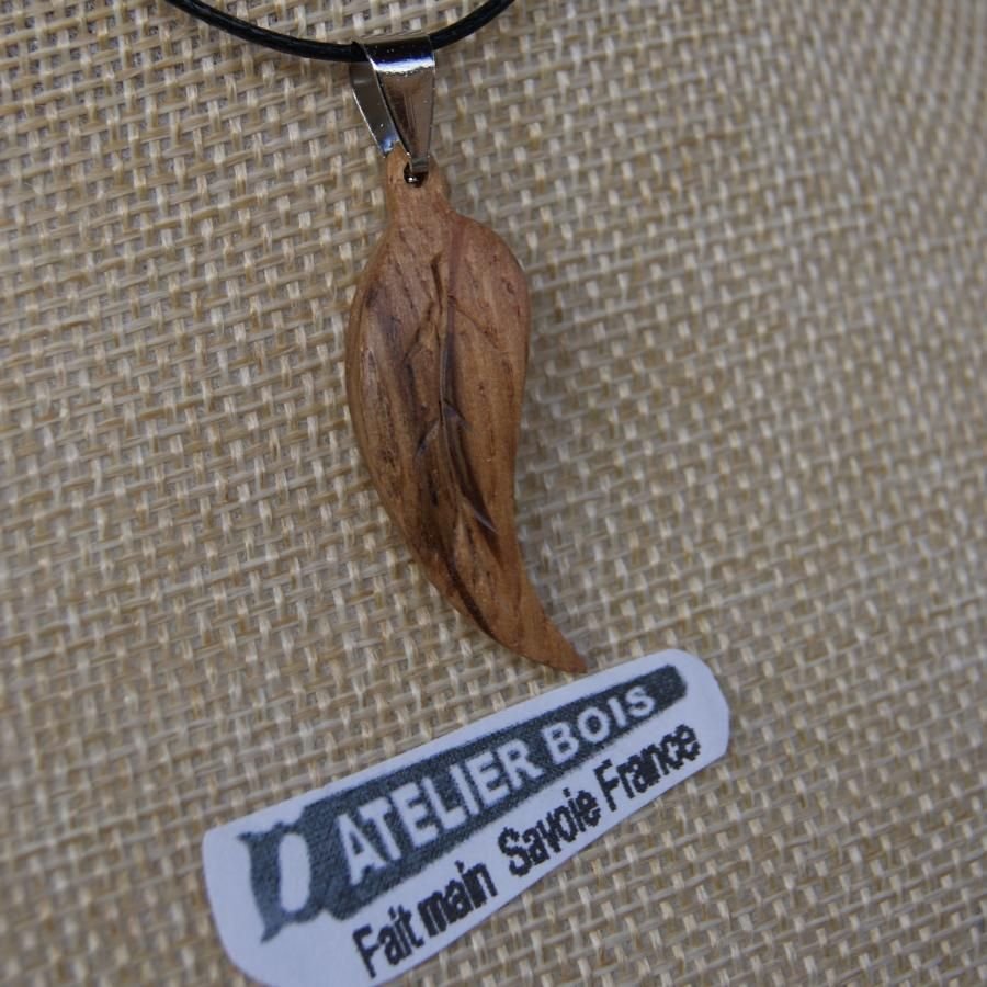bladhanger gewaxt eikenhout, handgemaakt juweel in massief hout, met ribben
