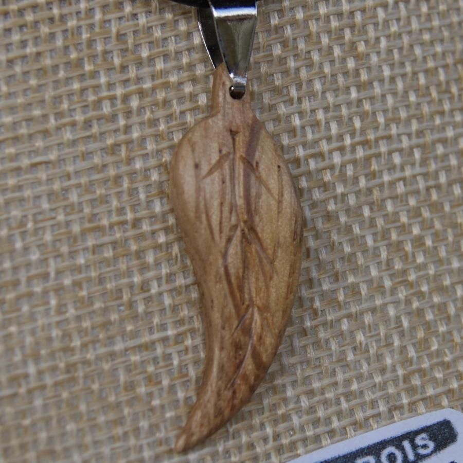 bladhanger gewaxt eikenhout, handgemaakt juweel in massief hout, met ribben