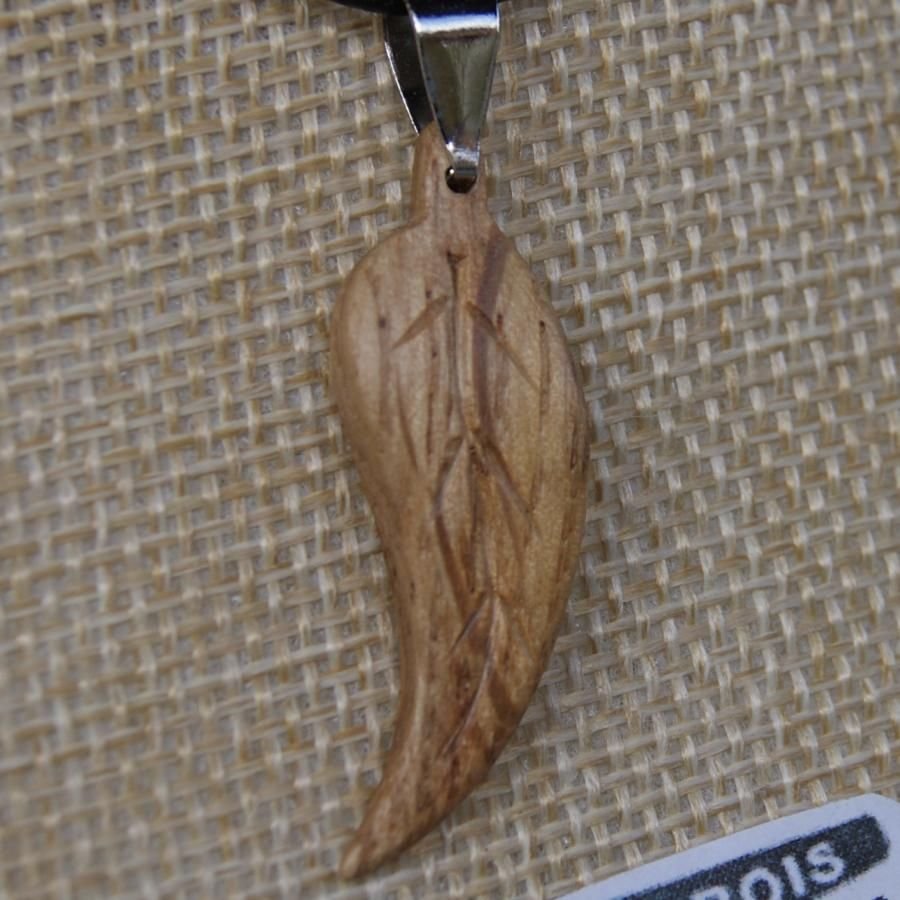 bladhanger gewaxt eikenhout, handgemaakt juweel in massief hout, met ribben