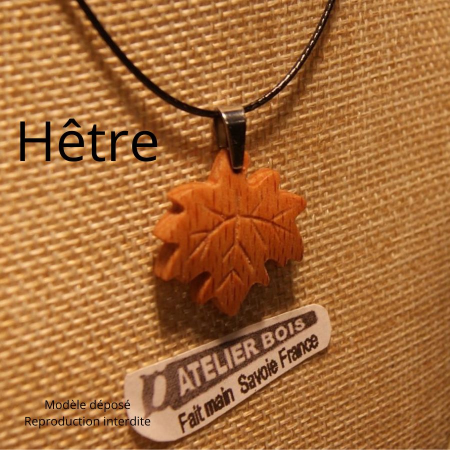 hanger van esdoornblad van gewaxt geribd beukenhout ethische sieraden, handgemaakt