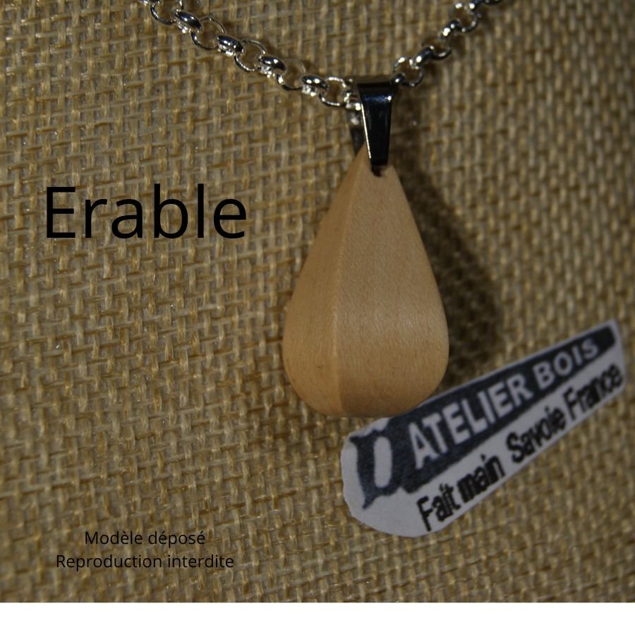 hanger in gewaxt walnotenhout, handgemaakt ethisch juweel
