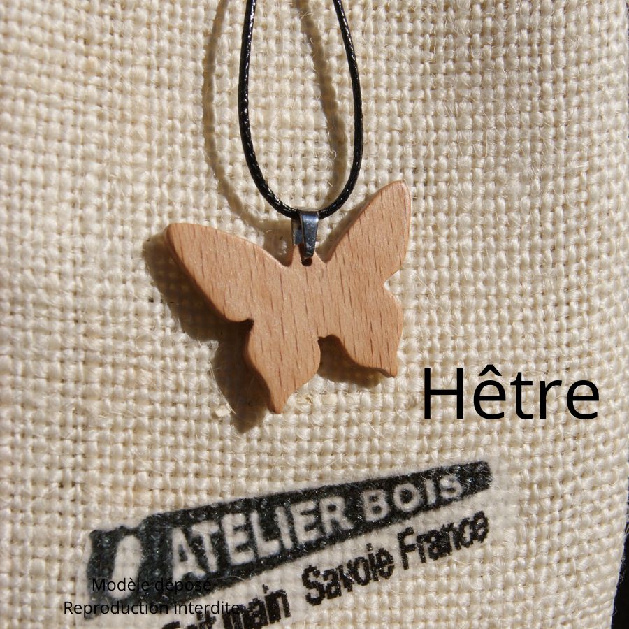 vlinderhanger van beukenhout, handgemaakte sieraden van hout en natuur