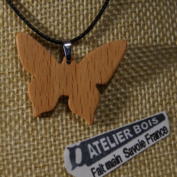 vlinderhanger van beukenhout, handgemaakte sieraden van hout en natuur