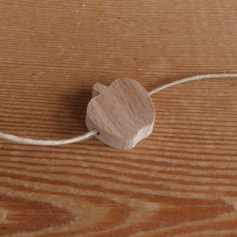 houten kraal appel horizontaal doorboord om handgemaakte kinderhalsband massief beuken te versieren