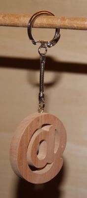 sleutelhanger arobase internet fans, handgemaakt massief hout, origineel en nuttig geschenk internet fans