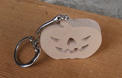 Halloween pompoen sleutelhanger, handgemaakt van massief hout