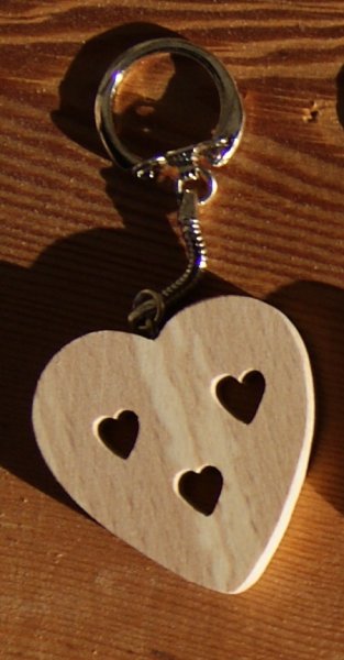 hart en hartvormige sleutelhanger, Valentijnsdag, houten bruiloft, handgemaakt massief hout