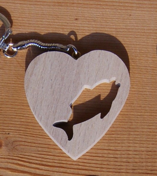 hart en vis sleutelhanger, origineel en nuttig geschenk voor een visser, handgemaakt massief hout